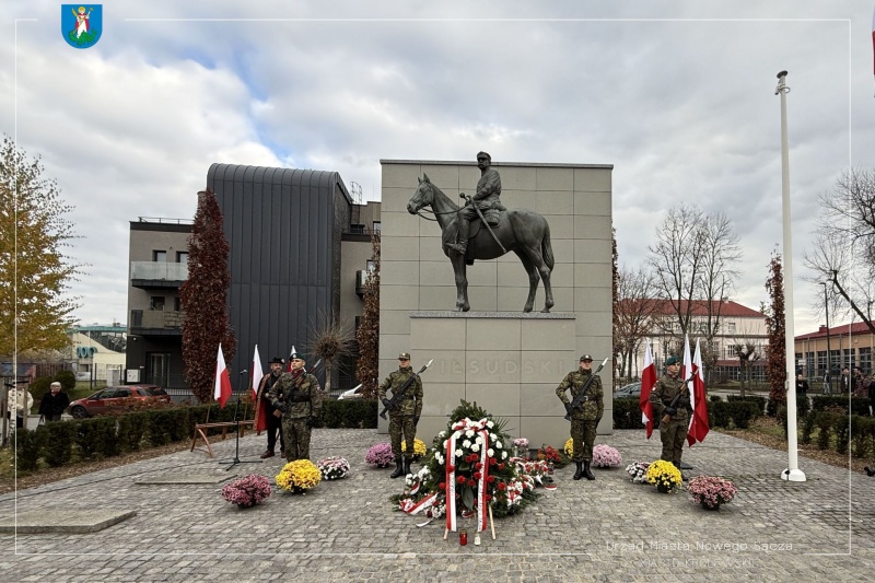 Pomnik marszałka Józefa Piłsudskiego przy Al. Wolności w Nowym Sączu