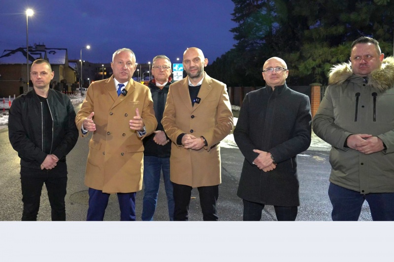 Prezydent Ludomir Handzel, jego zastępca Artur Bochenek oraz radni Koalicji Nowosądeckiej na ul. Freislera