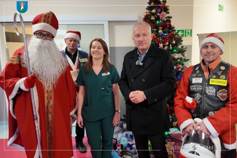 Prezydent Ludomir Handzel z Motomikołajami w nowosądeckim szpitalu