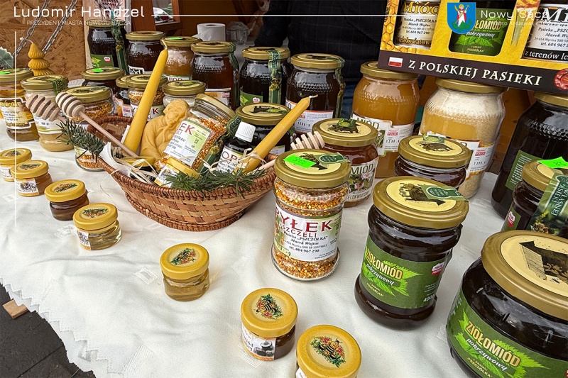 Artykuły na stoisku świątecznym