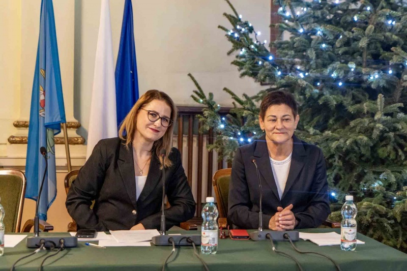 Od lewej: Judyta Pasiut, p.o. kierownika Biura Aktywności Obywatelskiej i Bożena Borkowska, zastępca prezydenta miasta
