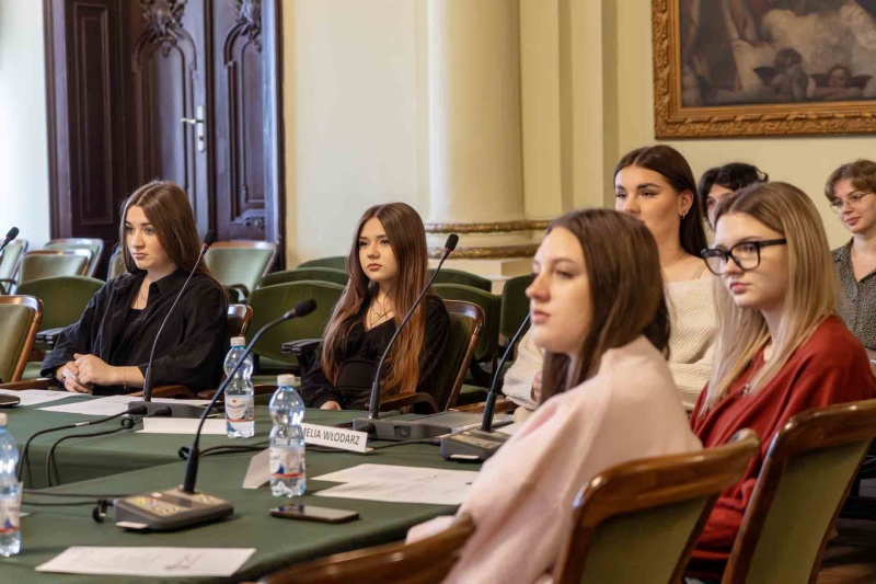 Radne z Młodzieżowej Rady Miasta podczas obrad