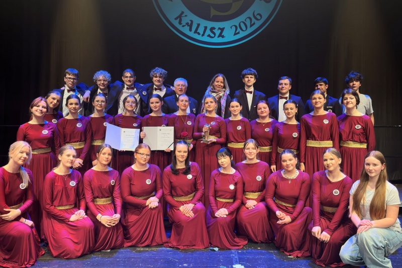 Członkowie chóru na festiwalu w Kaliszu