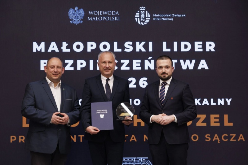 Prezydent Ludomir Handzel podczas gali zorganizowanej przez Małopolski ZPN oraz Małopolski Urząd Wojewódzki