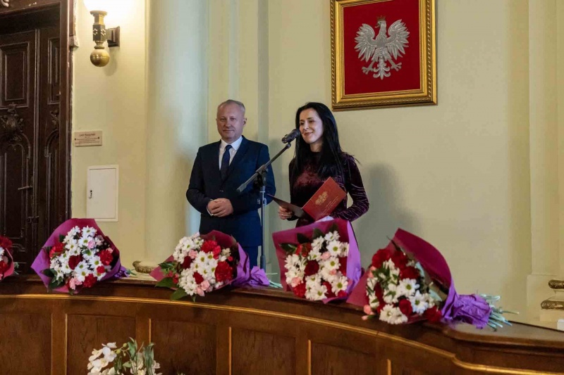Prezydent Ludomir Handzel i Monika Lichoń, kierownik Urządu Stanu Cywilnego