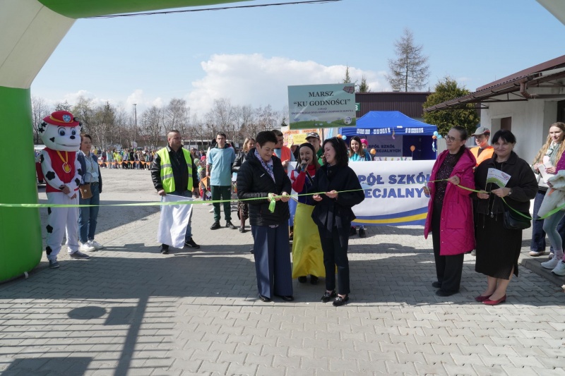 Bożena Borkowska rozpoczyna Marsz "Ku godności"