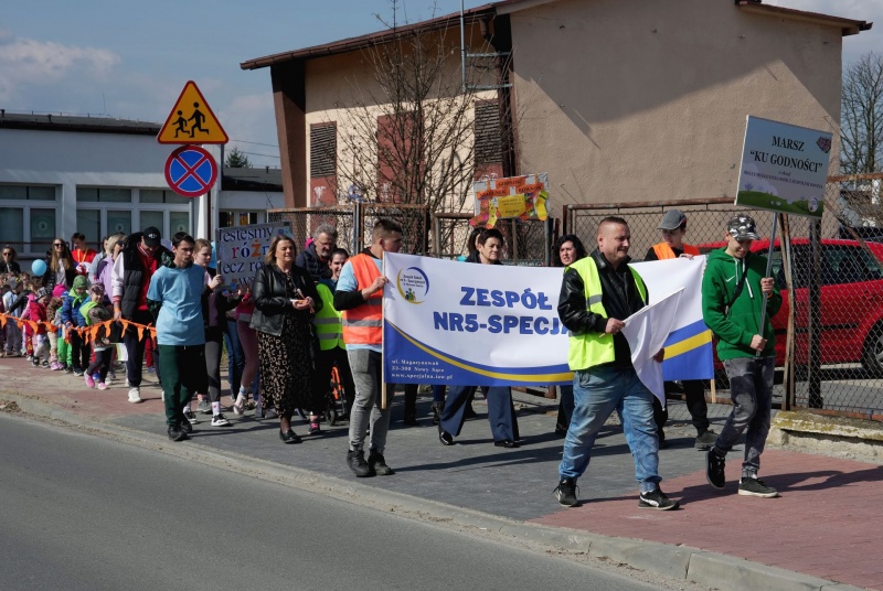 Uczestnicy Marszu "Ku godności" 