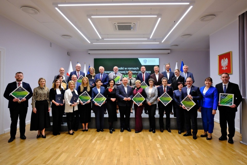 Wojewoda małopolski z samorządowcami