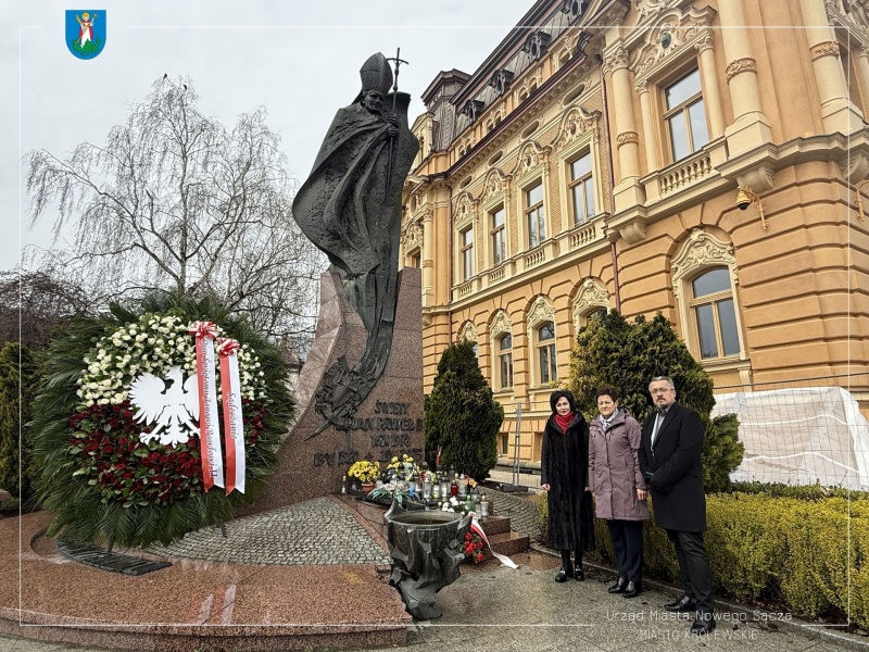 Zastępca prezydenta Bożena Borkowska, skarbnik Renata Seruga-Tokarz i Mariusz Smoleń
