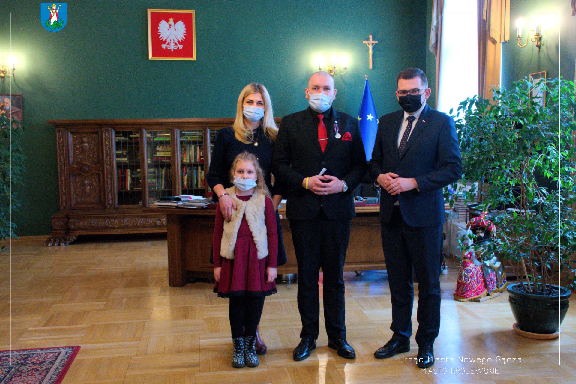 Jarosław Jakubowski z Rodziną oraz Wojewoda Małopolski Łukasz Kmita.