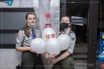 Harcerki z balonami WOŚP.