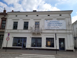 front kamienicy