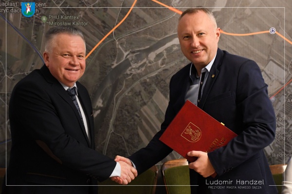Od lewej: prezes zarządu MPK Jerzy Leszczyński, Prezydent Nowego Sącza Ludomir Handzel