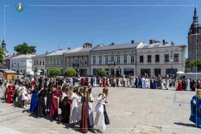 Orszak Jana Długosza na nowosądeckim rynku