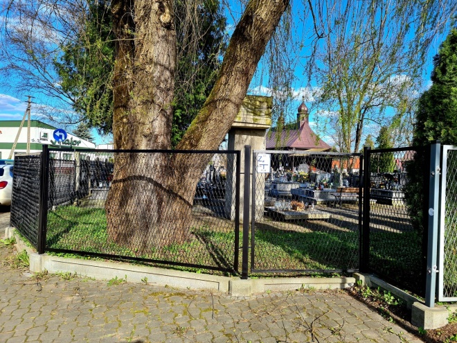 Wymalowane ogrodzenie