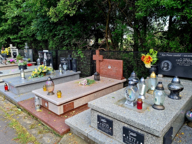 Ogrodzenie na cmentarzu