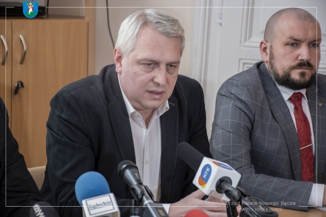 Briefing prasowy Artura Bochenka i Jarosława Suwały