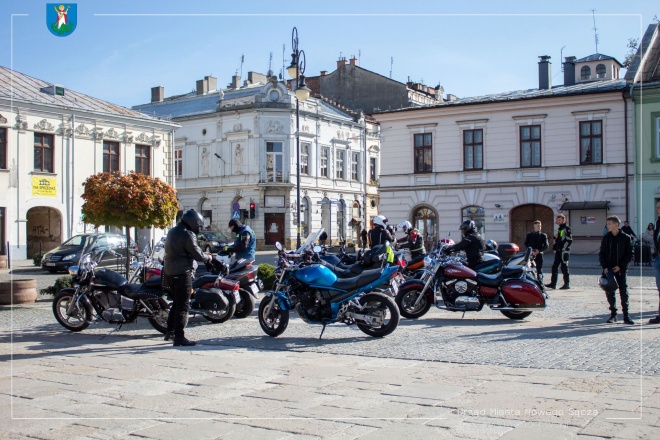Motocykliści.