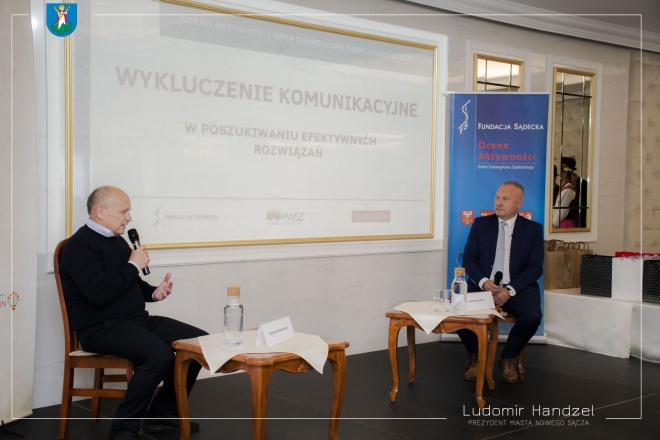 Prezydent Ludomir Handzel na panelu dyskusyjnym.