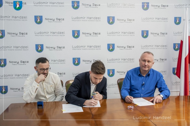 Prezydent Ludomir Handzel wraz z Grzegorzem Sołtysem prezesem Zarządu i Dawidem Węglowskim wiceprezesem Zarządu.