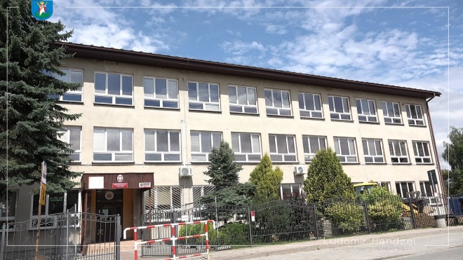 Front budynku szkoły podstawowej nr 17