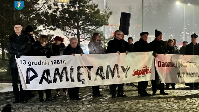 Uczestnicy uroczystości z okazji Dnia Pamięci Ofiar Stanu Wojennego 