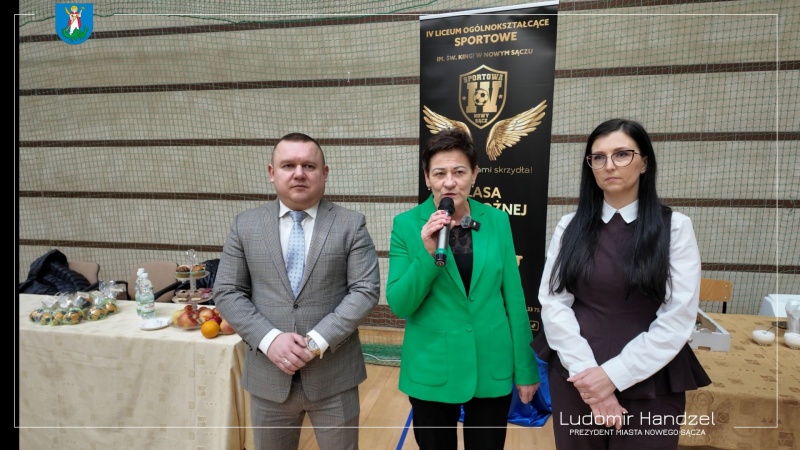 Druga od lewej Bożena Borkowska, zastępca prezydenta miasta podczas Sądeckich Targów Edukacyjnych