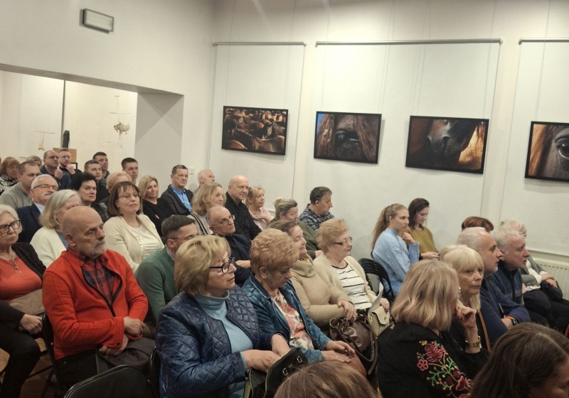 Uczestnicy spotkania przedstawicieli trzeciego sektora w Nowosądeckiej Małej Galerii