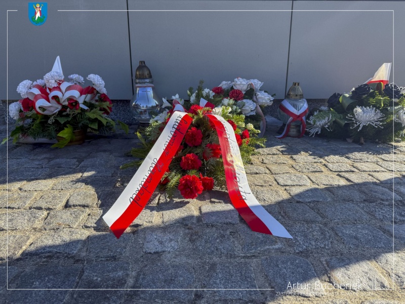 Wieniec pod pomnikeim marszałka Józefa Piłsudskiego