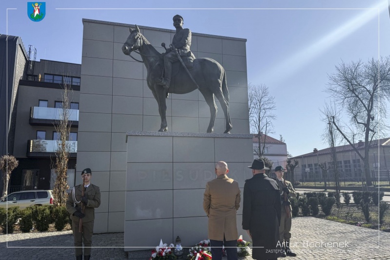 Pomnik marszałka Józefa Piłsudskiego przy Al. Wolności w Nowym Sączu