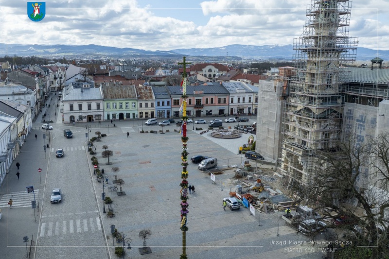 Widok palmy wielkanocnej na nowosądeckim rynku