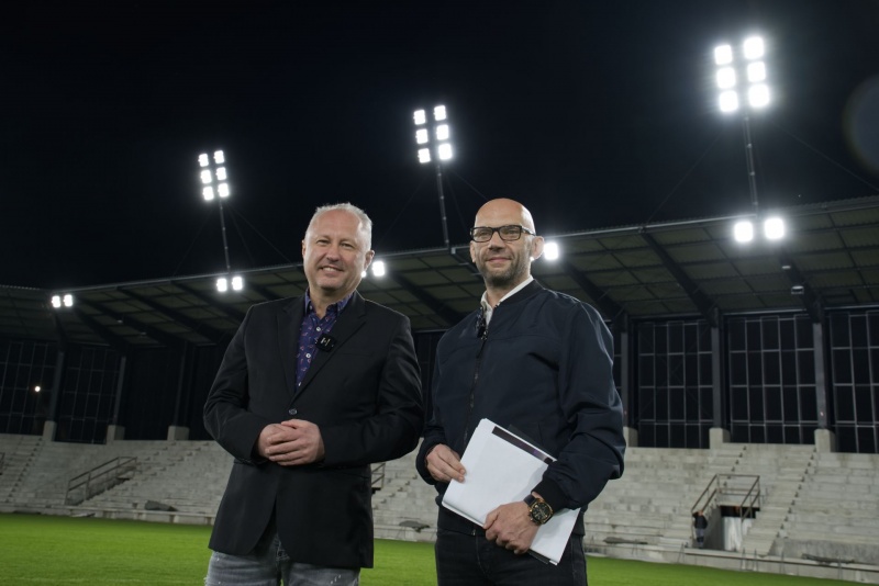 Prezydent Ludomir Handzel i jego zastępca Artur Bochenek na stadionie Sandecji