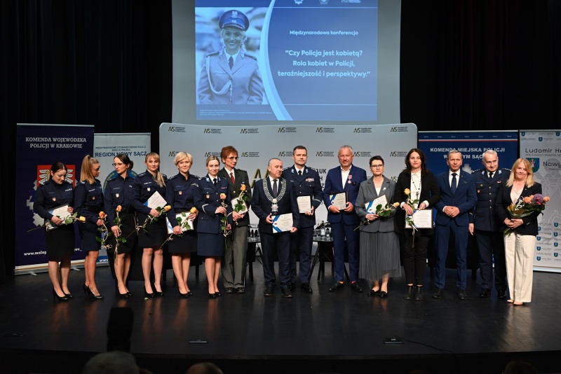 Uczestnicy konferencji IPA pn. "Czy Policja jest kobietą? Rola kobiet w Policji, teraźniejszość i perspektywy” w auli ANS