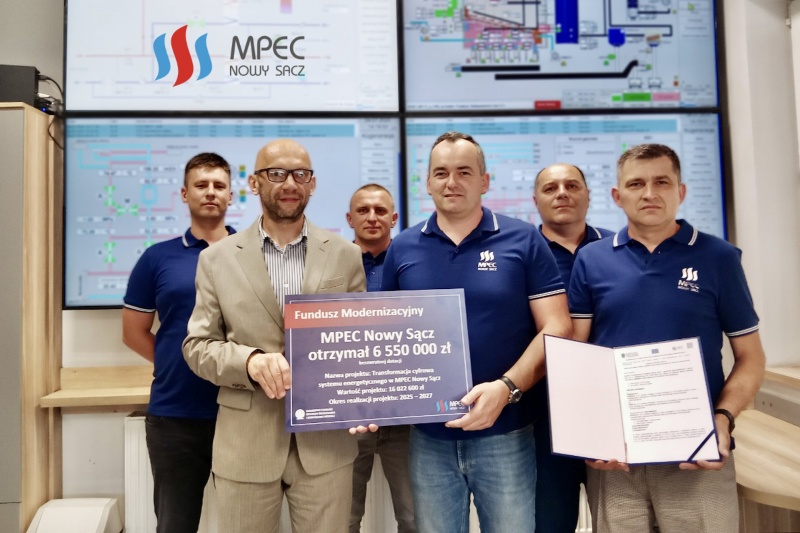 Od lewej Artur Bochenek, zastępca prezydenta miasta i Paweł Kupczak, prezes MPEC