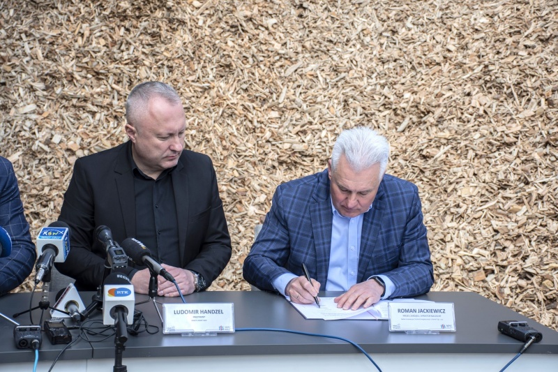 Prezydent Ludomir Handzel wraz z PrezesemRomanem Jackiewiczem.