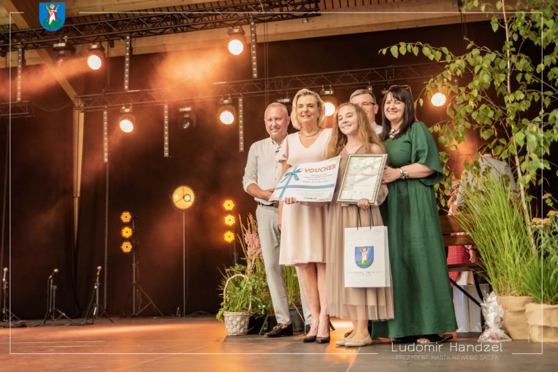 Prezydent Ludomir Handzel, ambasador RP w Rzymie Anna Maria Anders, ks .dr Jerzy Jurkiewicz, Milenia Małecka Rogal, Antonina Kraszewska.
