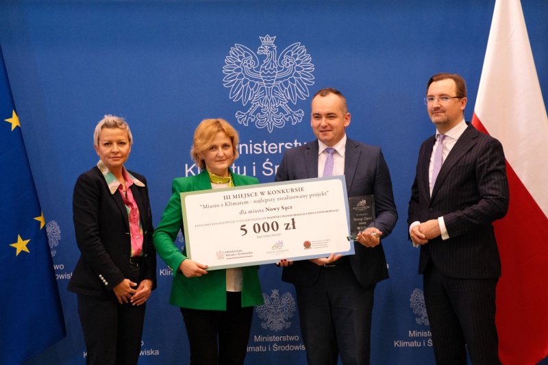 Zastępca prezydenta Magdalena Majka oraz prezes zarządu w MPEC Nowy Sącz. 