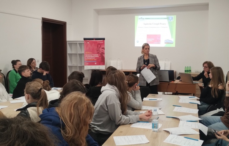 Lekcja przedsiębiorczości z udziałem uczniów I LOw ramach Światowego Tygodnia Przedsiębiorczości