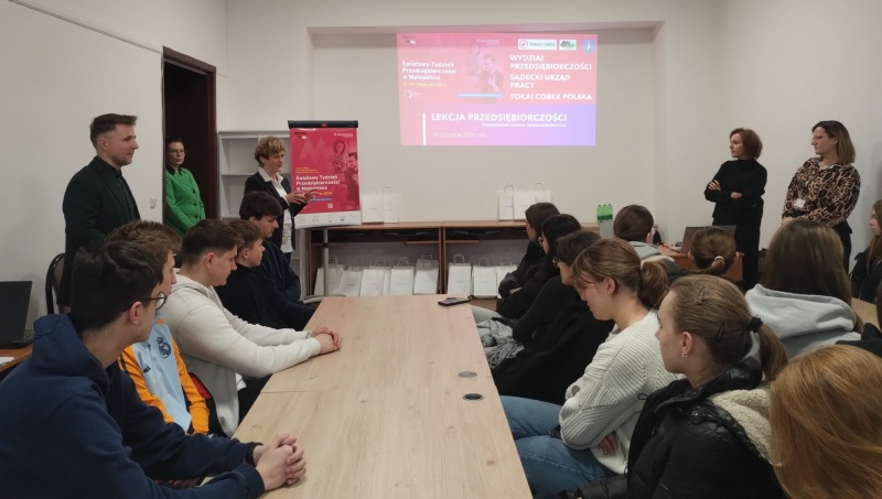 Lekcja przedsiębiorczości z udziałem uczniów I LOw ramach Światowego Tygodnia Przedsiębiorczości